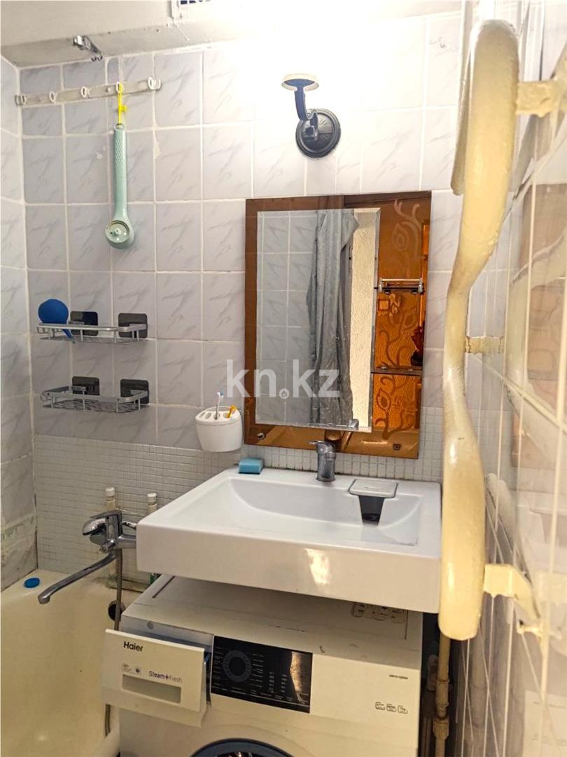 Продажа 3-комнатной квартиры, 48 м², 23-й мкр., дом  34 в Караганде - фото 15