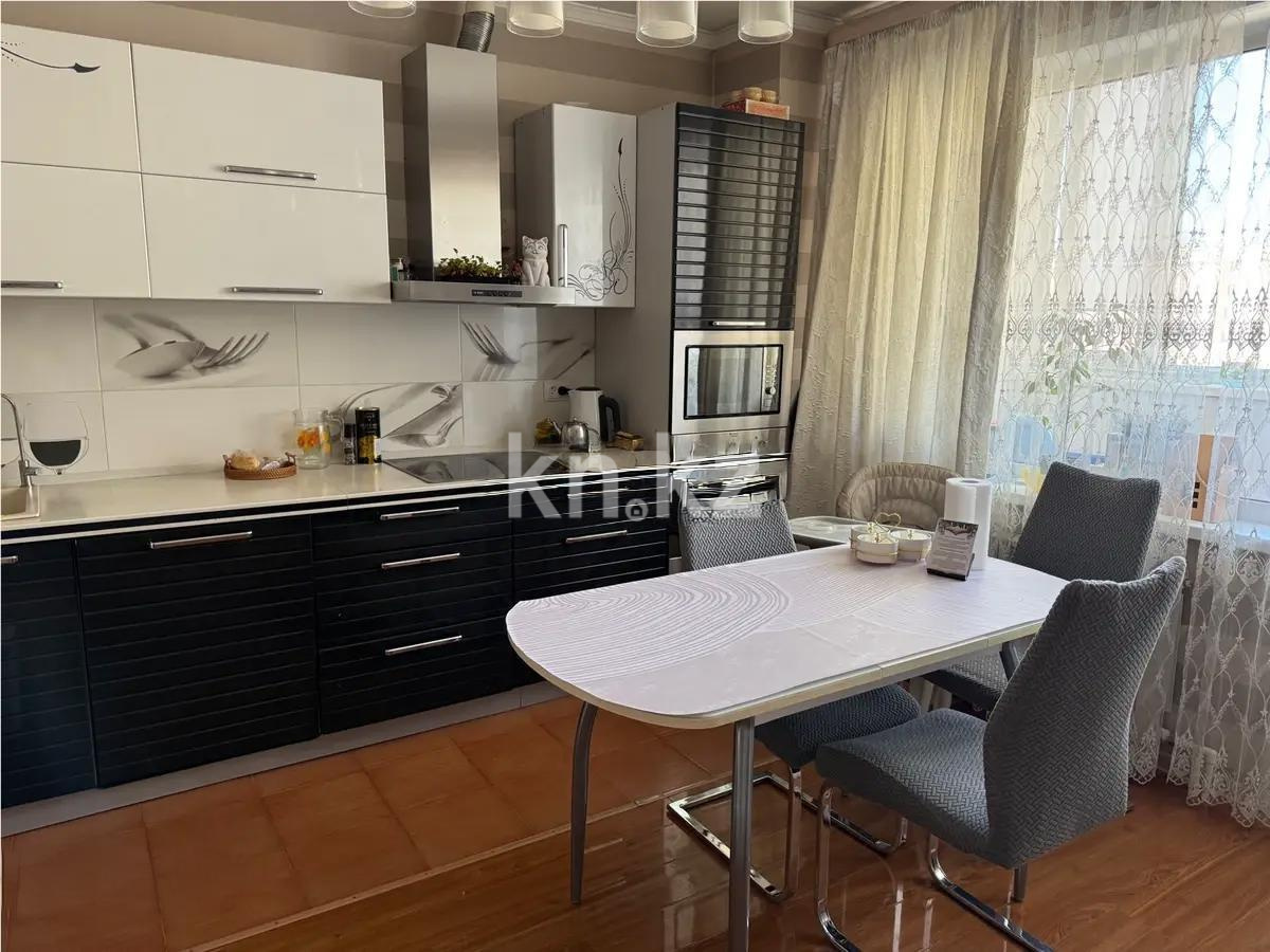 Продажа 3-комнатной квартиры, 93 м², пр. Шахтеров, дом  60 в Караганде - фото 4