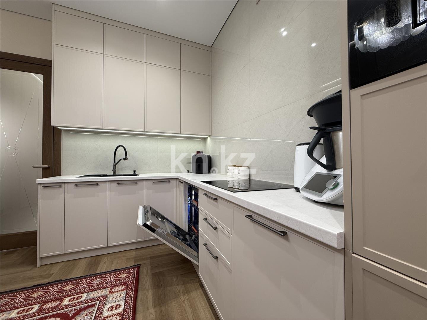Продажа 4-комнатной квартиры, 130 м² в Караганде - фото 16