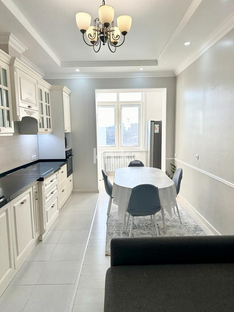 Аренда 3-комнатной квартиры, 110 м², ул. Бокейхана, дом  27 в Астане
