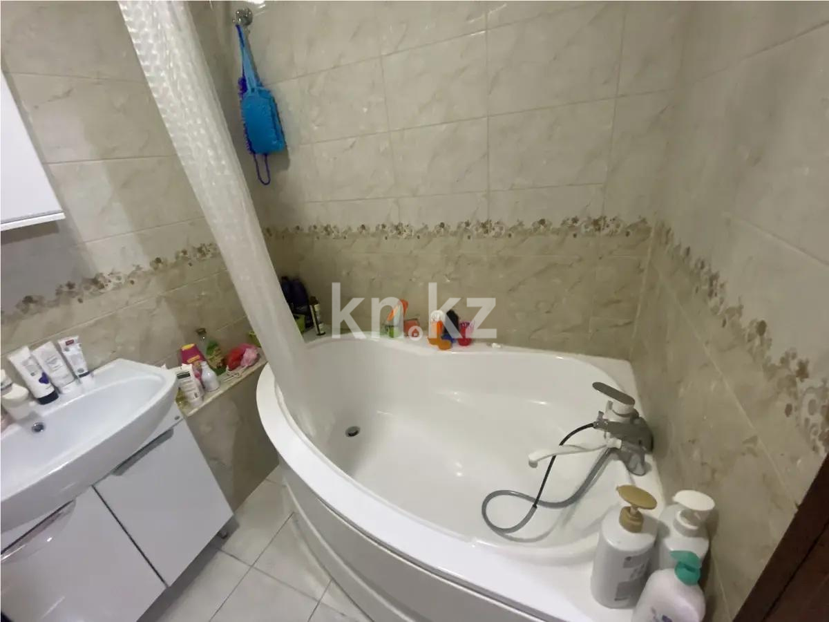 Продажа 3-комнатной квартиры, 58 м², ул. Утеген батыра, дом  17б в Алматы - фото 7