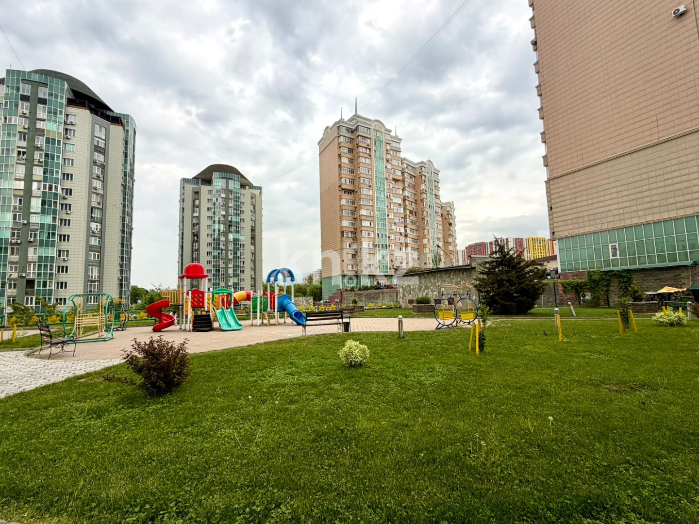 Продажа 4-комнатной квартиры, 138.6 м² в Алматы - фото 25