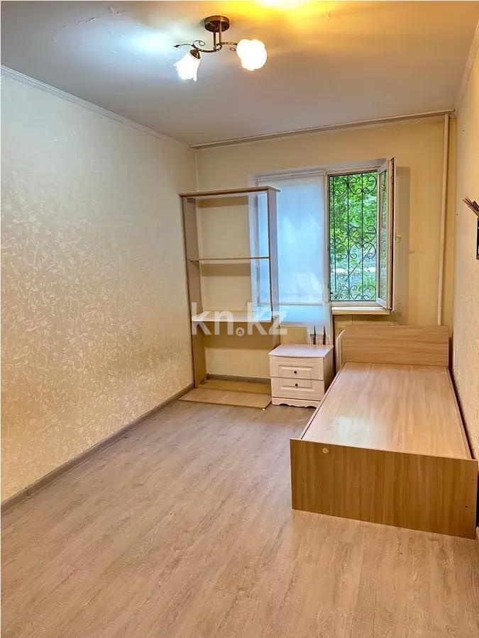 Продажа 3-комнатной квартиры, 58 м², 4 мкр., дом  8 в Алматы - фото 3