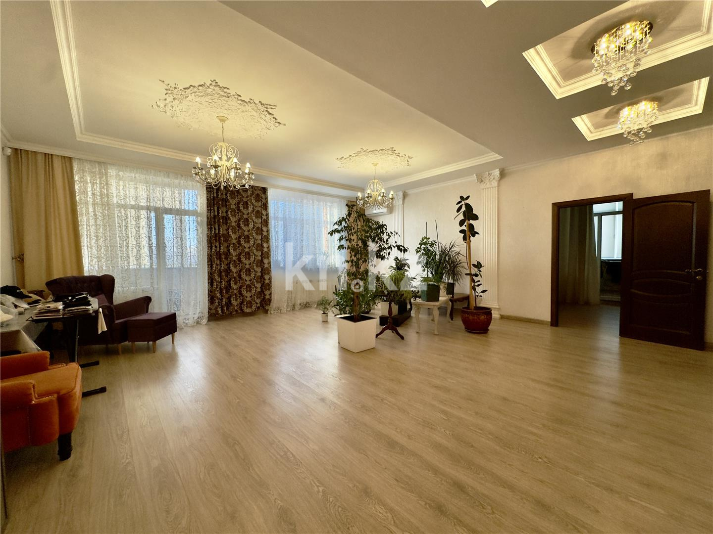 Продажа 5-комнатной квартиры, 217 м², ул. Аманжолова, дом  41 в Караганде - фото 8