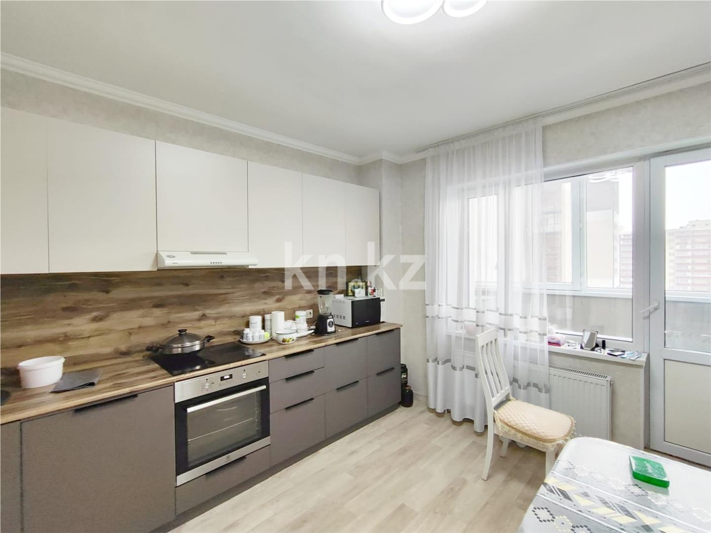 Продажа 3-комнатной квартиры, 90 м², пр. Шахтеров в Караганде - фото 3