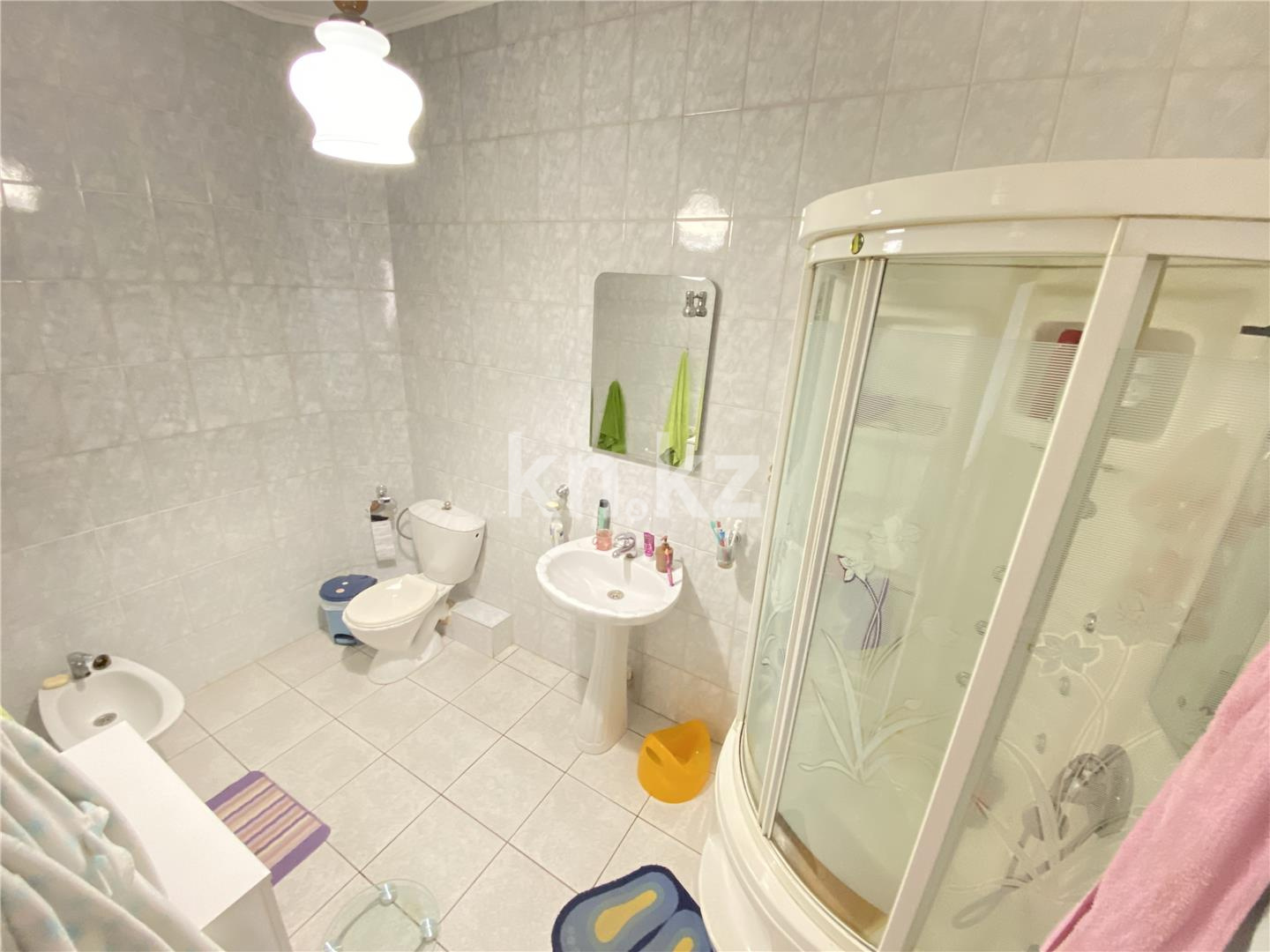 Продажа 7-комнатного дома, 372 м², ул. Аманжолова в Караганде - фото 24