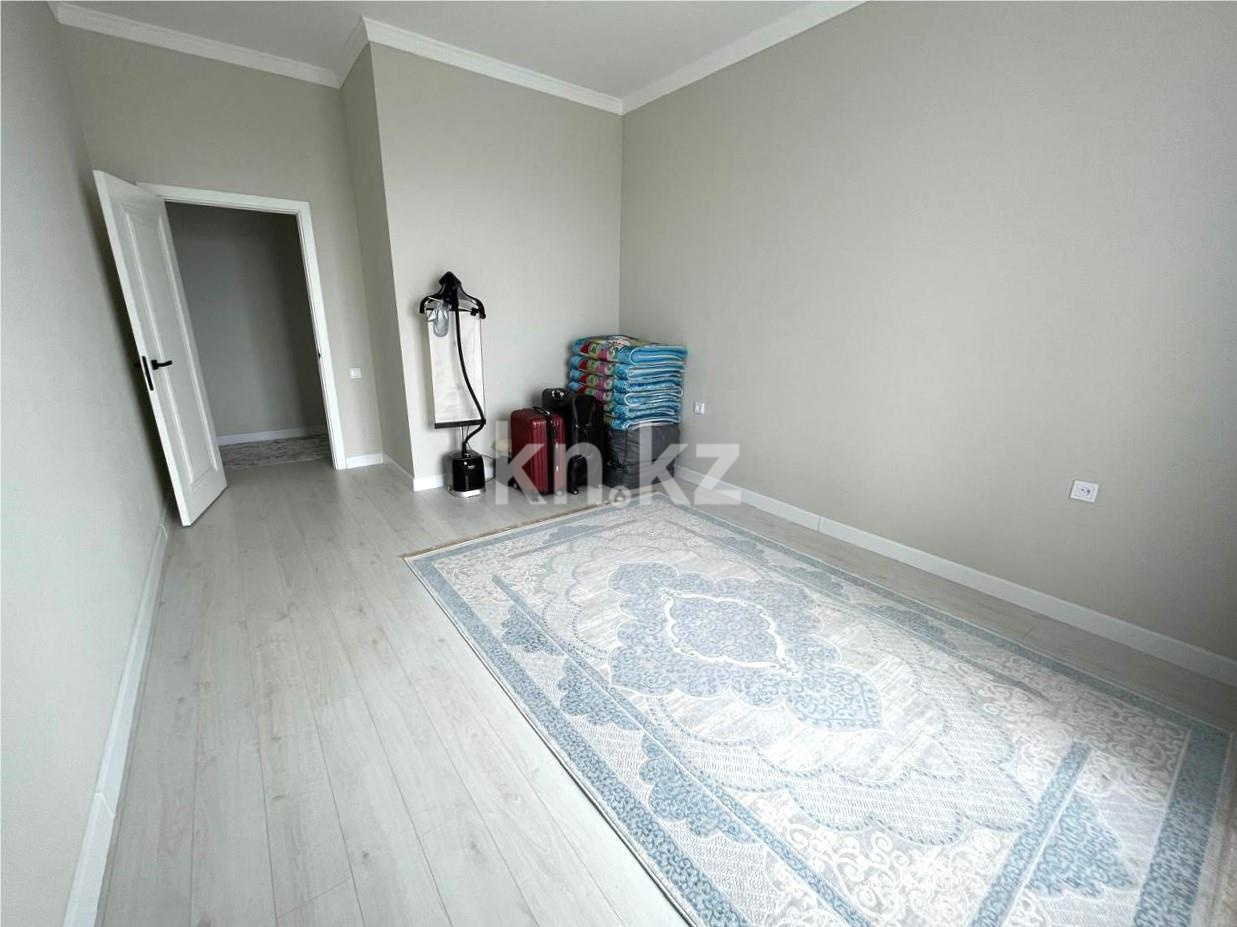 Продажа 3-комнатной квартиры, 94 м², ул. Муканова в Караганде - фото 6