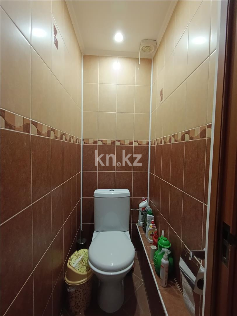 Продажа 3-комнатной квартиры, 75 м², ул. Маметовой, дом  121 в Караганде - фото 8