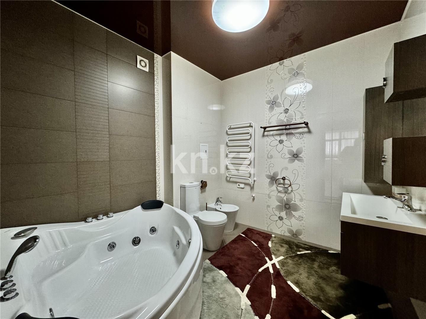 Продажа 6-комнатной квартиры, 227 м², ул. Ерубаева, дом  50/6 в Караганде - фото 43