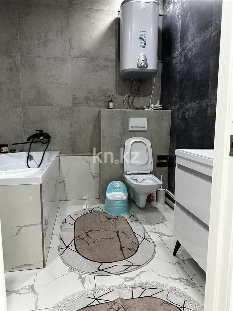 Продажа 2-комнатной квартиры, 65 м², ул. Сатыбалдина в Караганде - фото 11