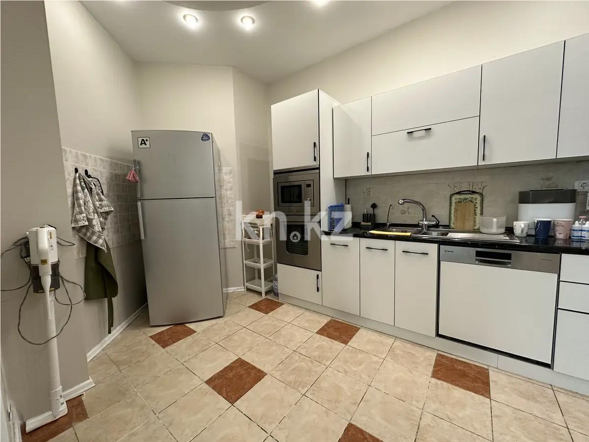 Продажа 4-комнатной квартиры, 350 м², мкр-н Самал-2, дом  63 в Алматы - фото 4