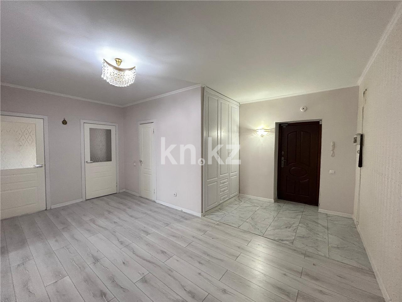 Продажа 4-комнатной квартиры, 122 м², ул. Отырар в Астане - фото 11