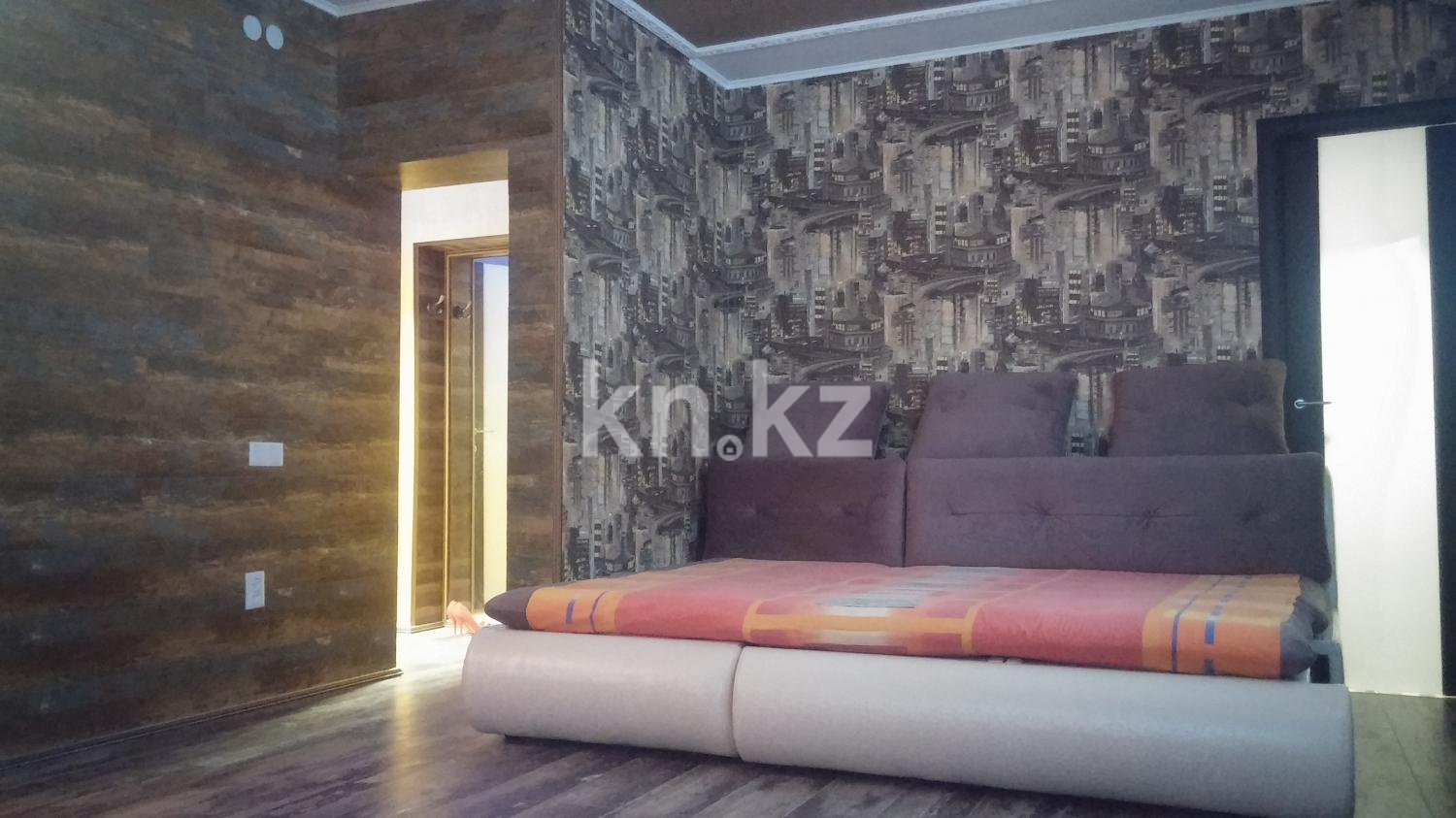 Аренда 1-комнатной квартиры посуточно, 34 м², пр. Бухар-жырау, дом  70 в Караганде