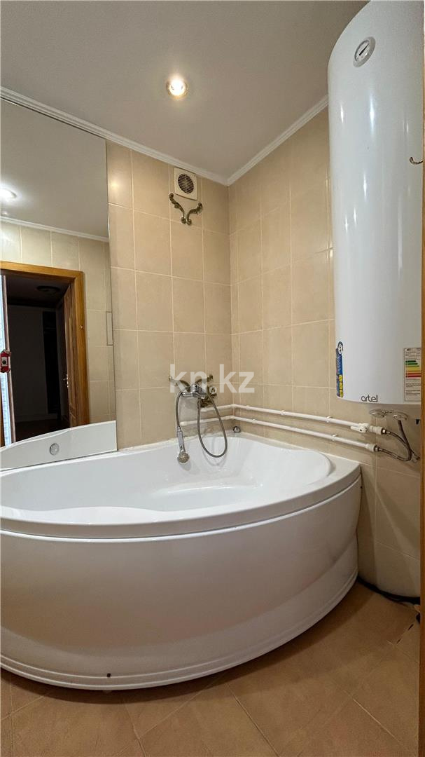 Продажа 4-комнатной квартиры, 137 м², ул. Алиханова в Караганде - фото 13