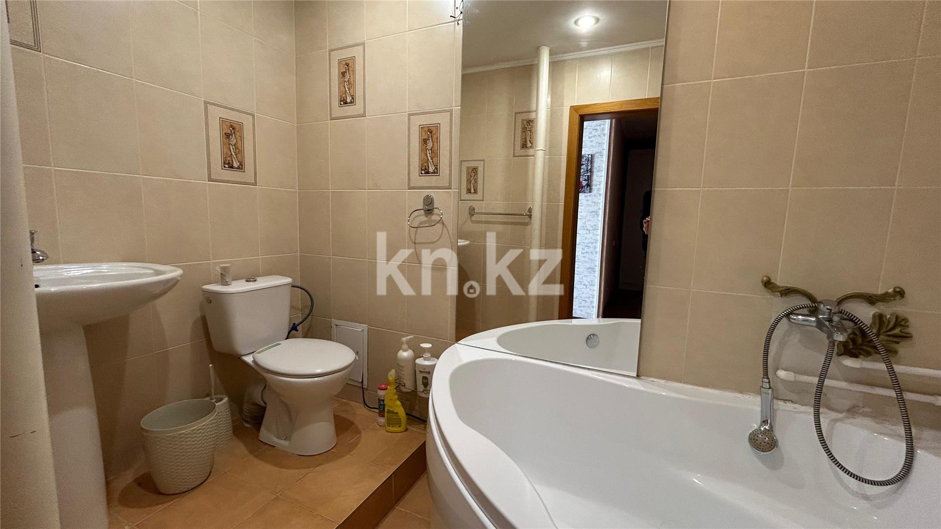 Продажа 4-комнатной квартиры, 137 м², ул. Алиханова в Караганде - фото 14