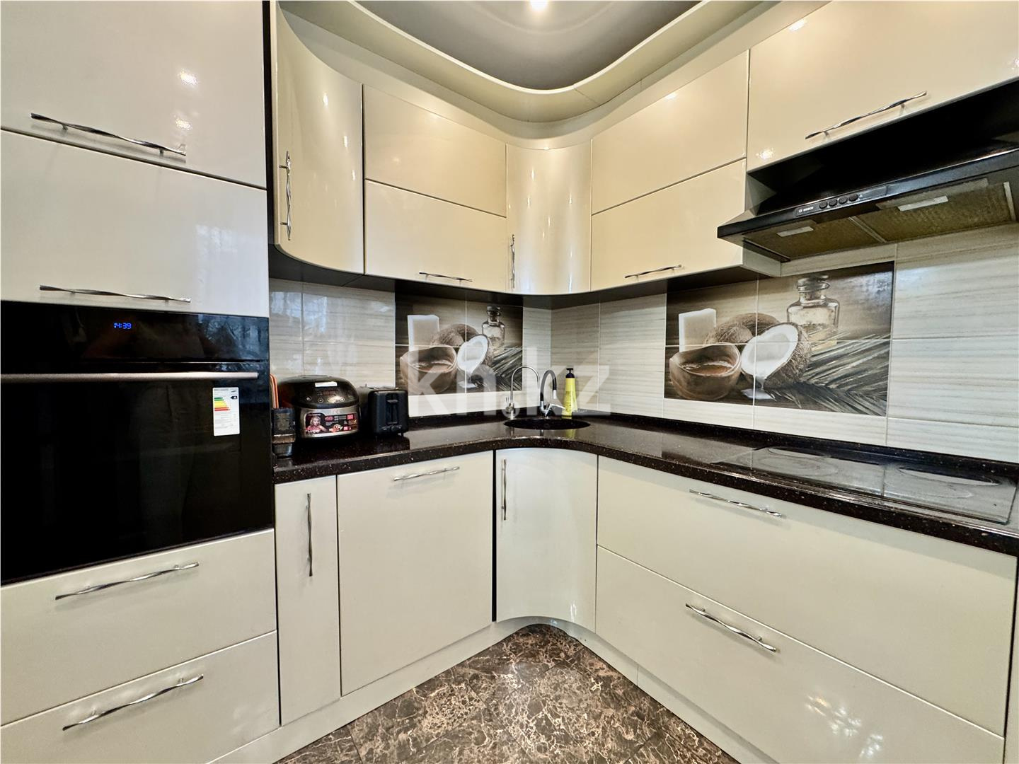 Продажа 4-комнатной квартиры, 93 м², ул. Аманжолова, дом  71 в Караганде - фото 15