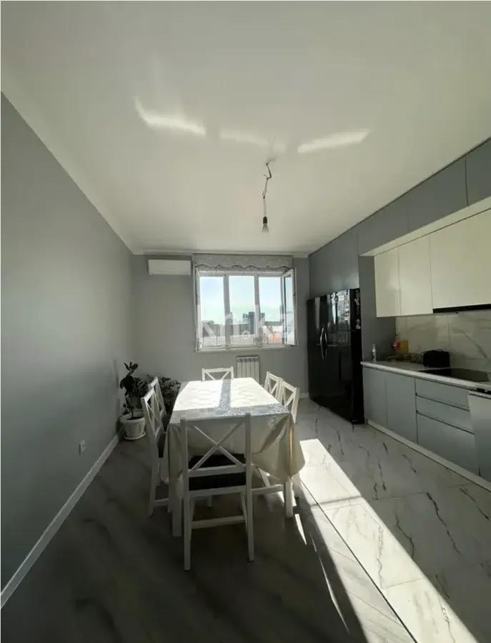 Продажа 2-комнатной квартиры, 83 м², мкр-н Аксай-3б, дом  30а в Алматы - фото 3