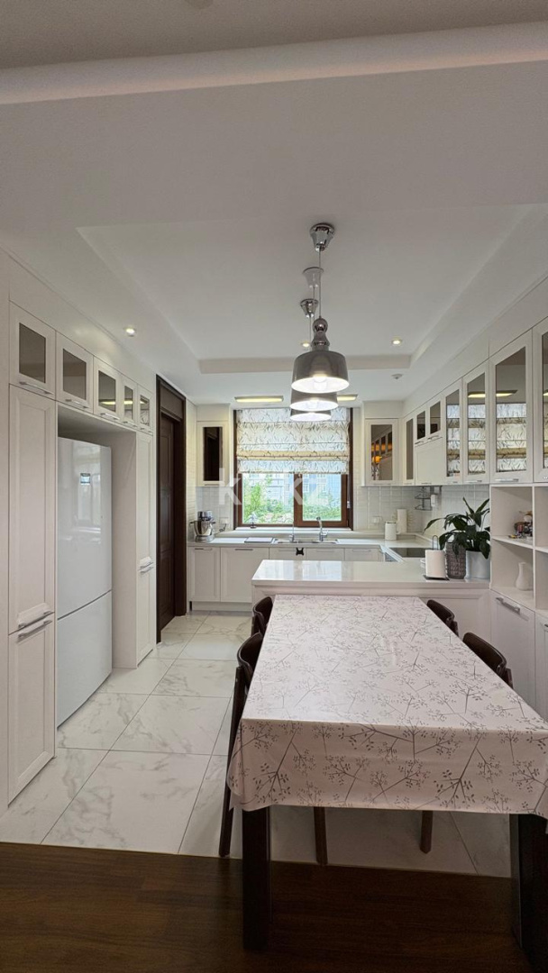 Продажа 4-комнатной квартиры, 109 м² в Астане
