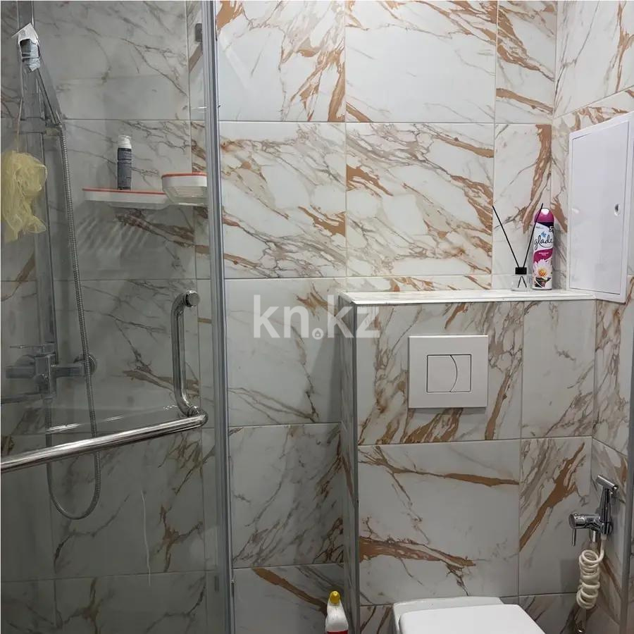 Продажа 4-комнатной квартиры, 74 м², 11 мкр., дом  25 в Алматы - фото 7