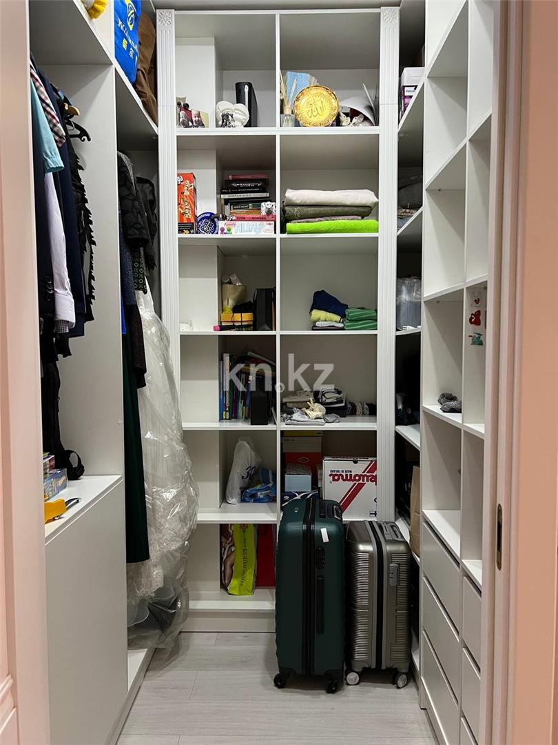 Продажа 4-комнатной квартиры, 124 м², ул. Аманжолова, дом  96/1 в Караганде - фото 15