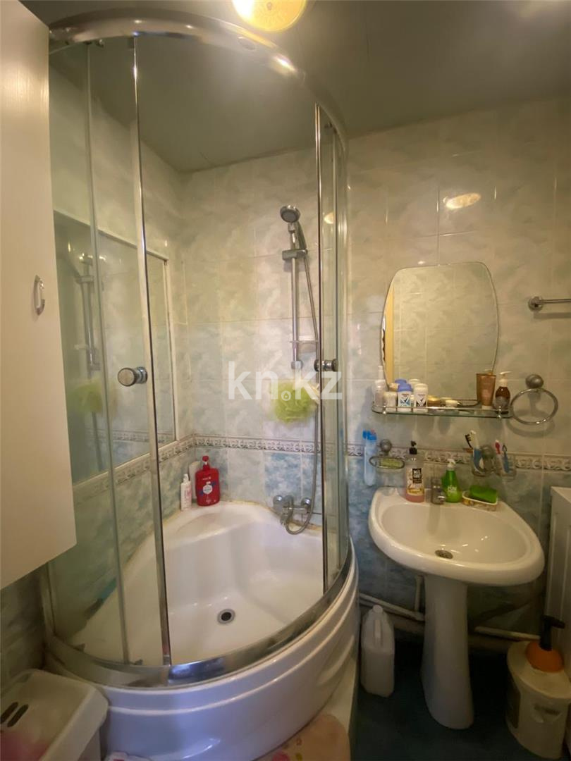 Продажа 3-комнатной квартиры, 62 м², ул. Муканова в Караганде - фото 12