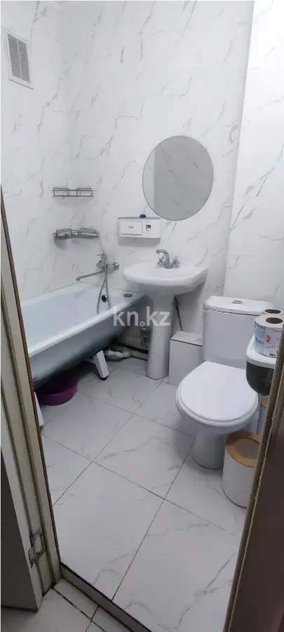 Продажа 2-комнатной квартиры, 43 м², 3 мкр., дом  7 в Алматы - фото 4