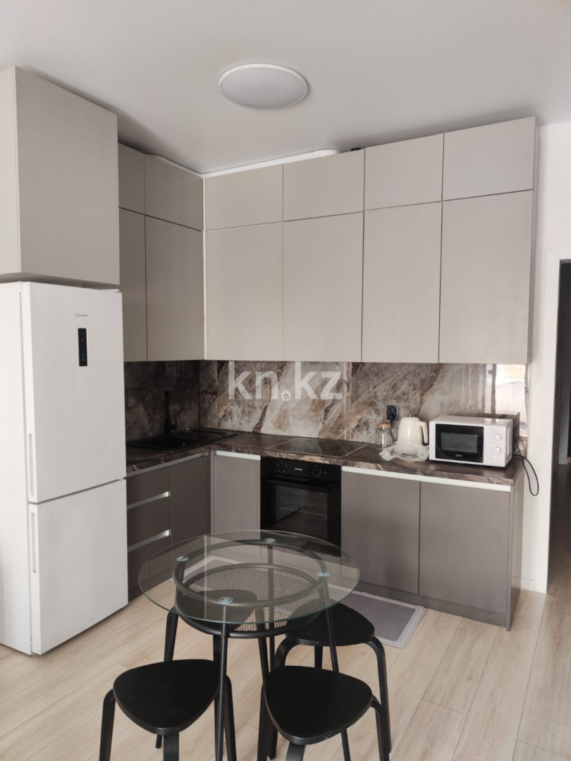 Аренда 1-комнатной квартиры, 50 м² в Астане