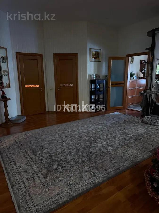 Продажа 3-комнатной квартиры, 135 м², ул. Аманжолова в Караганде - фото 8