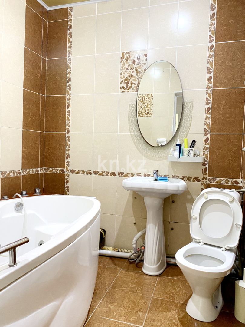 Аренда 1-комнатной квартиры посуточно, 52 м², Алмагуль мкр-н, дом  9 в Атырау - фото 18