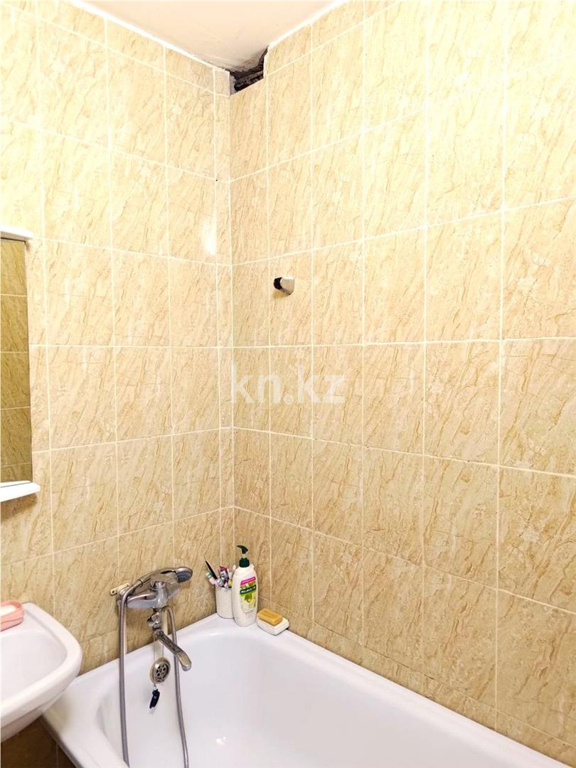 Продажа 3-комнатной квартиры, 61 м², 23-й мкр., дом  17 в Караганде - фото 13