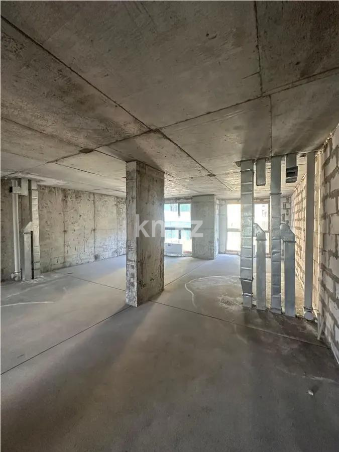 Продажа 4-комнатной квартиры, 107 м², ул. Толе би, дом  285/8 в Алматы