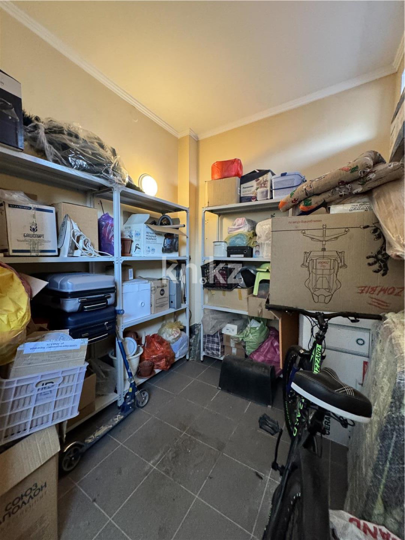 Продажа 3-комнатной квартиры, 132 м², ул. Абая, дом  5 в Караганде - фото 32