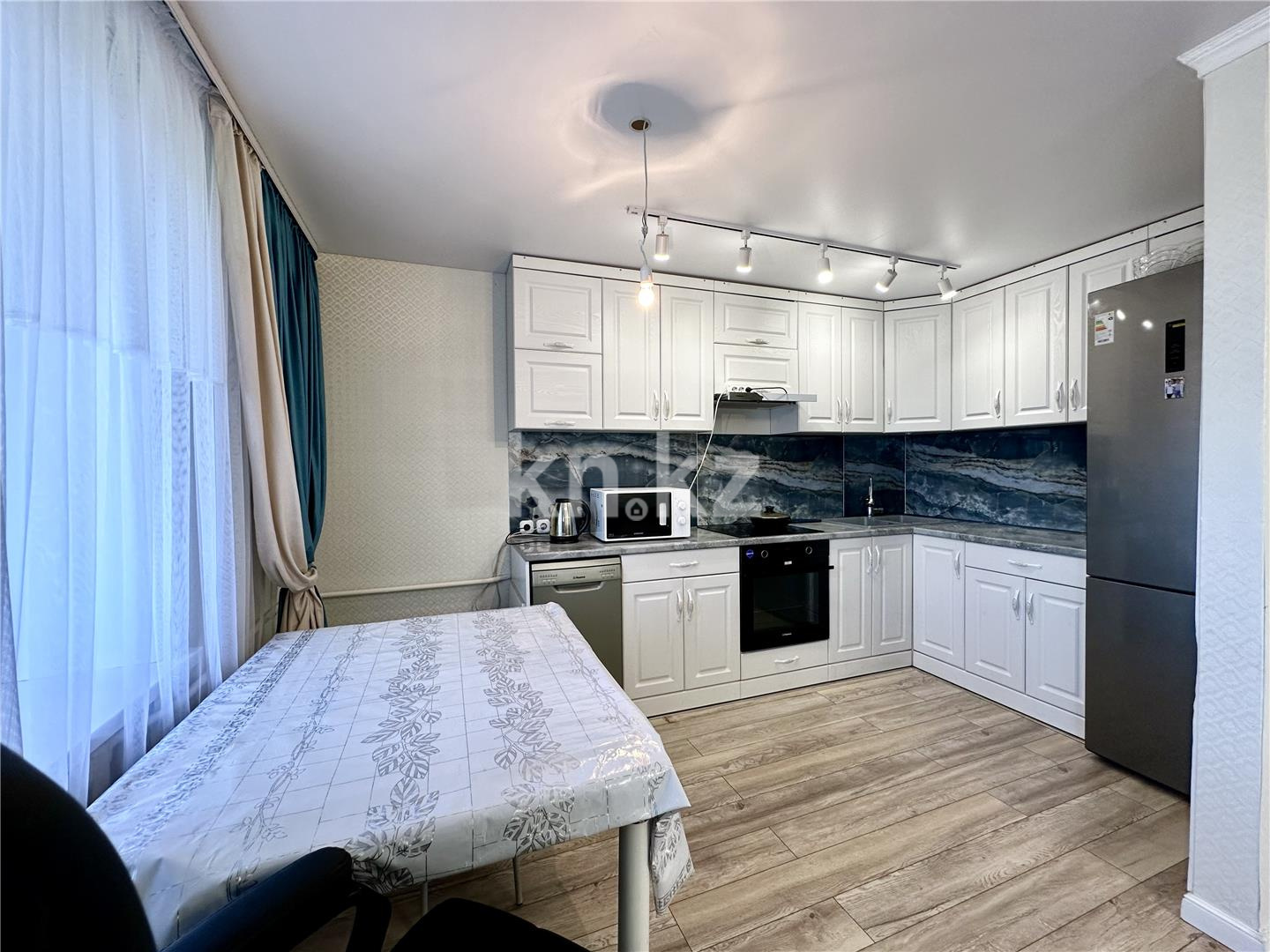 Продажа 4-комнатной квартиры, 79 м², ул. Крылова в Караганде