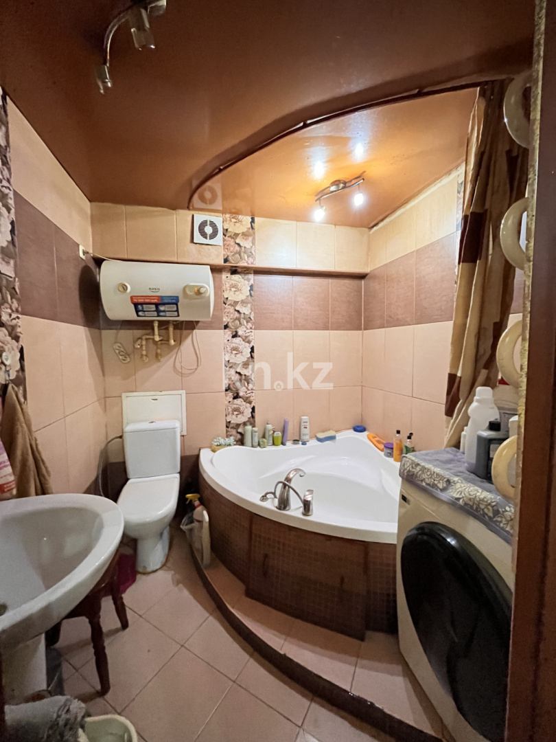 Продажа 3-комнатной квартиры, 58 м², ул. Аманжолова в Караганде - фото 6