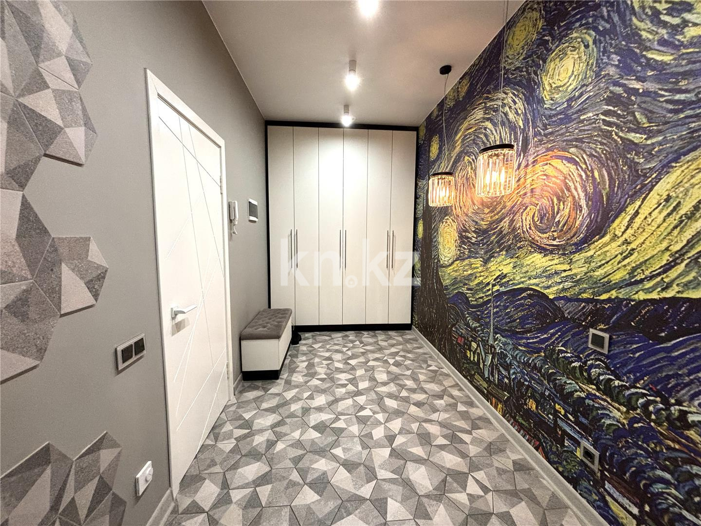 Продажа 2-комнатной квартиры, 94 м², ул. Аманжолова, дом  96/1 в Караганде - фото 11