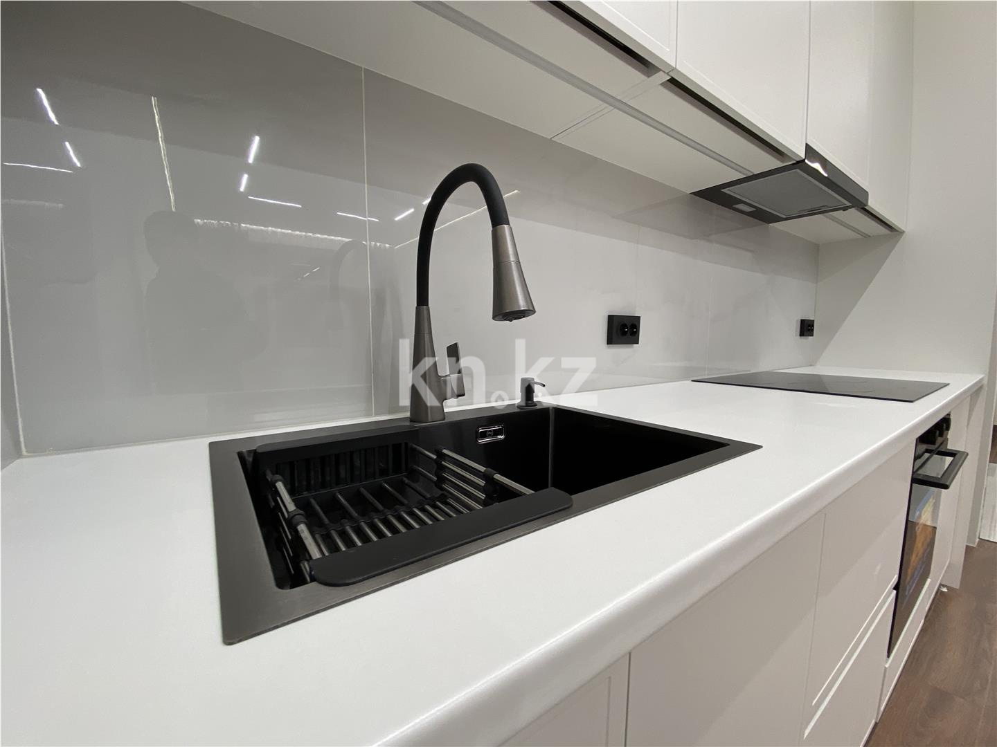 Продажа 3-комнатной квартиры, 77 м², ул. Букетова, дом  3/3 в Караганде - фото 4