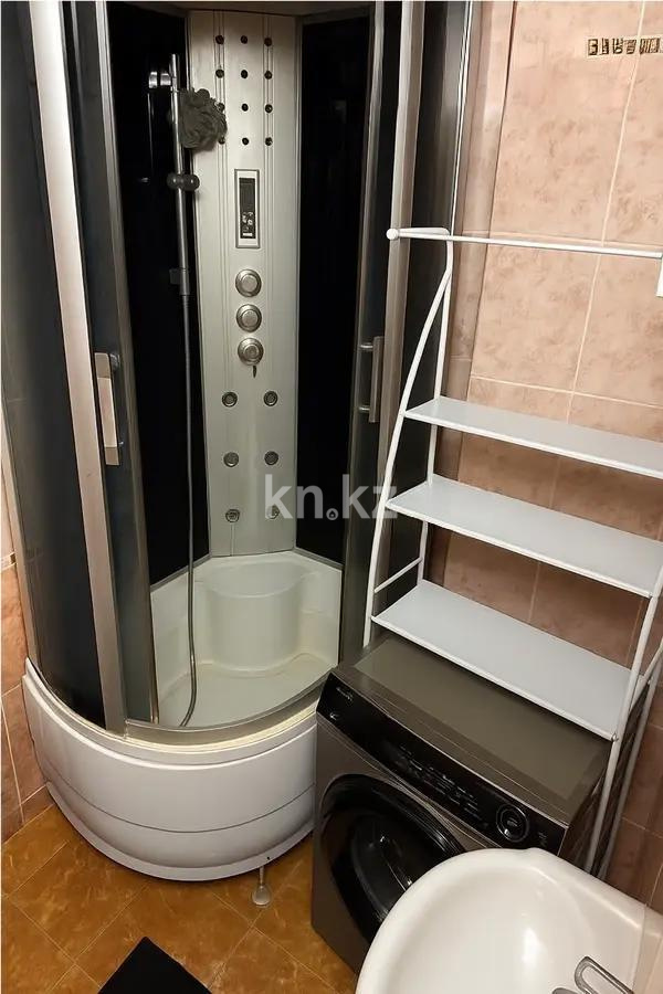 Продажа 2-комнатной квартиры, 39 м², мкр-н Аксай-1а, дом  11 в Алматы - фото 2