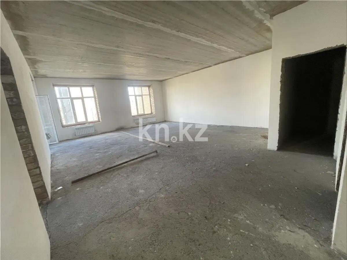 Продажа 4-комнатной квартиры, 100 м² в Караганде
