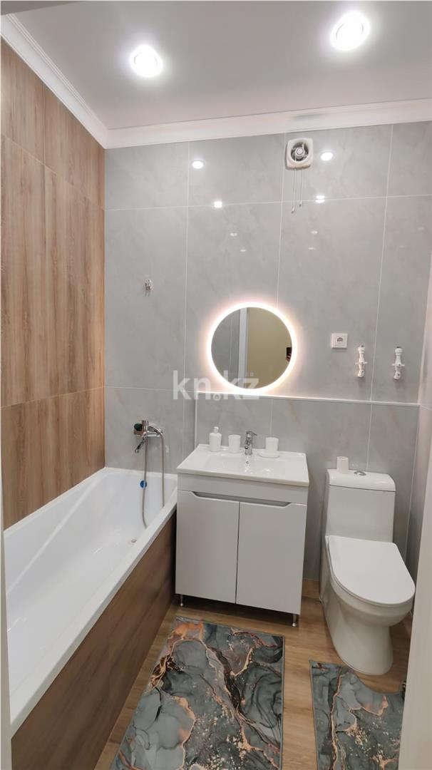 Продажа 2-комнатной квартиры, 64 м², 067 учетный квартал, дом  456/4 в Караганде - фото 13