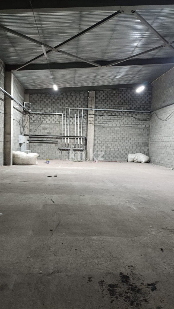 Продажа , 1900 м², Торетай в Алматы