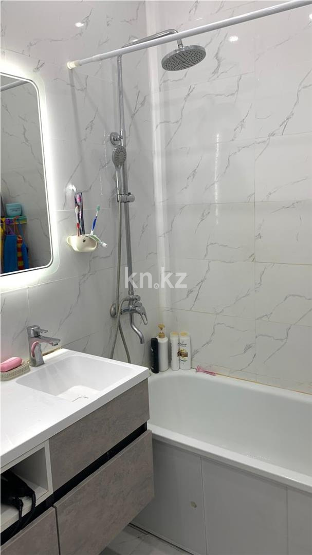 Продажа 3-комнатной квартиры, 83 м², ул. Муканова в Караганде - фото 8