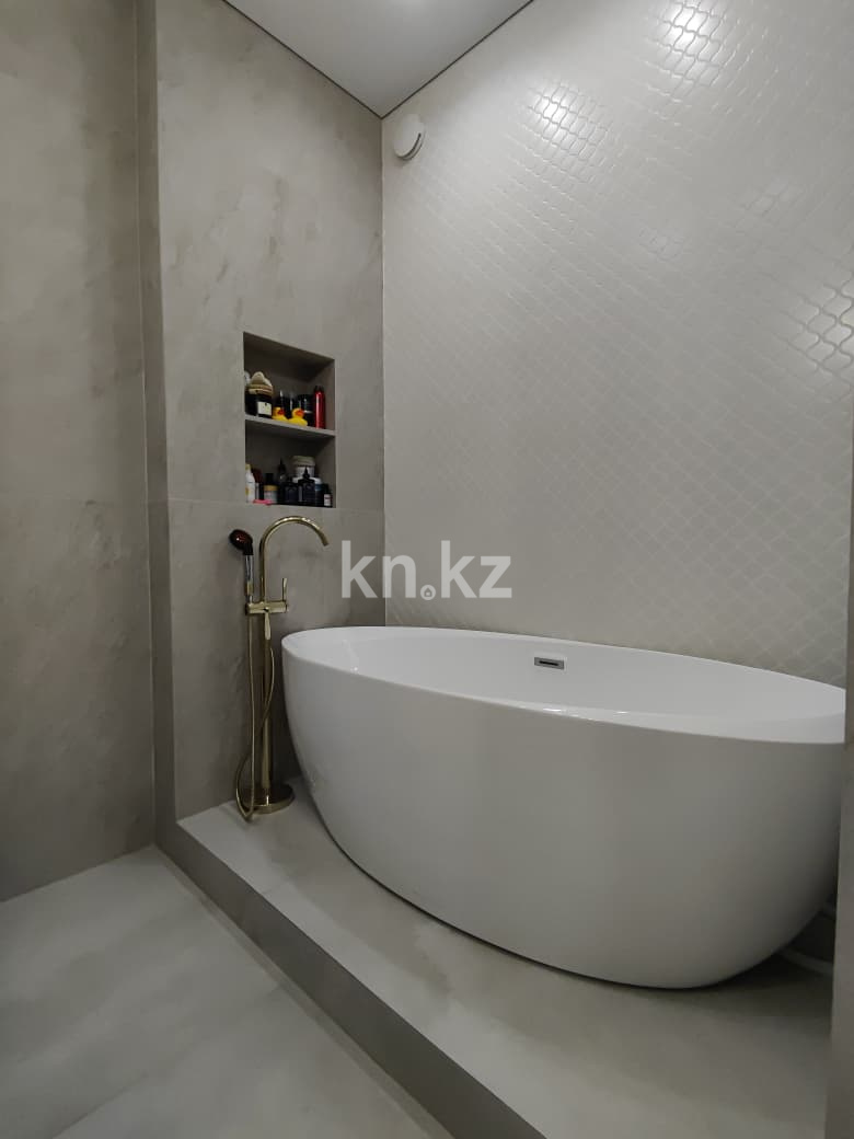 Продажа 3-комнатной квартиры, 97 м² в Караганде - фото 25