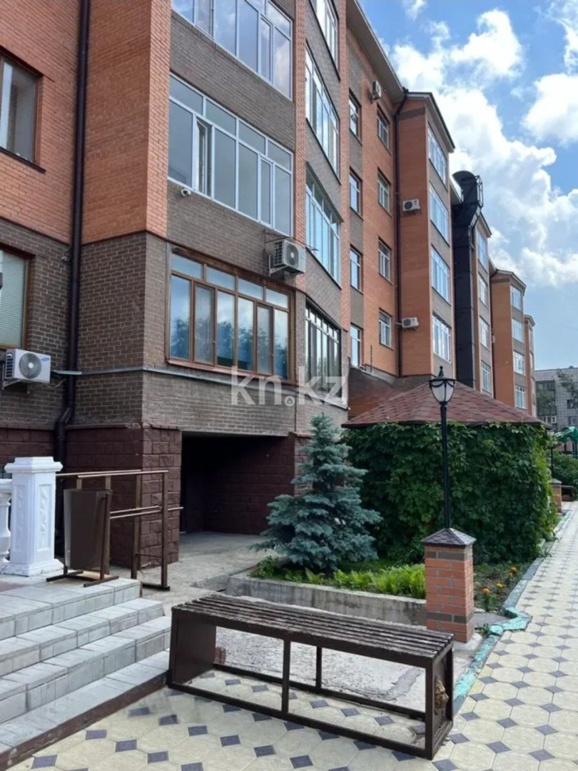 Продажа 4-комнатной квартиры, 160 м² в Караганде