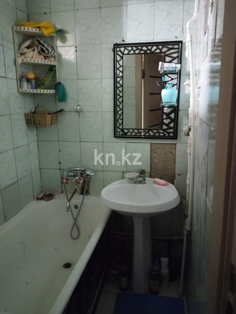 Продажа 3-комнатной квартиры, 60 м², 13 мкр-н, дом  21 в Караганде - фото 3