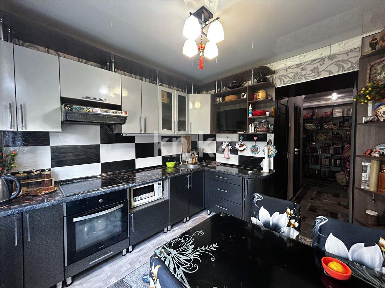 Продажа 4-комнатной квартиры, 79 м², ул. Язева в Караганде - фото 11