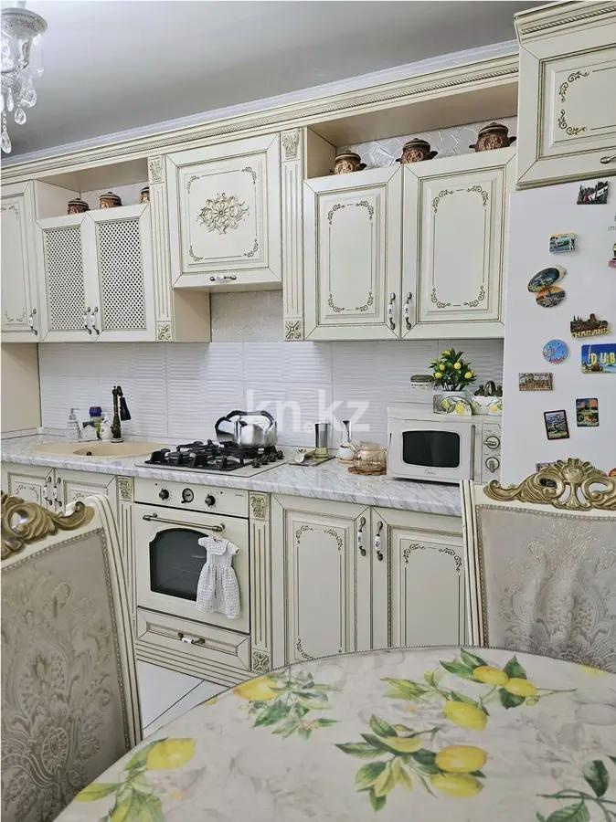 Продажа 3-комнатной квартиры, 65 м², ул. 13-й Военный городок, дом  39 в Алматы - фото 2