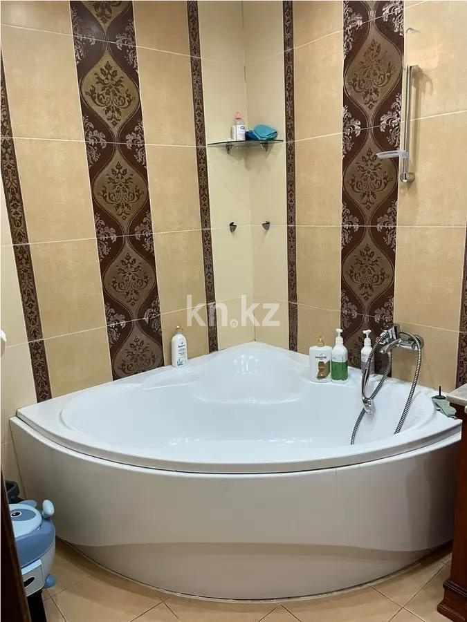 Продажа 4-комнатной квартиры, 156 м², пр. Кабанбай батыра, дом  11 в Астане - фото 4