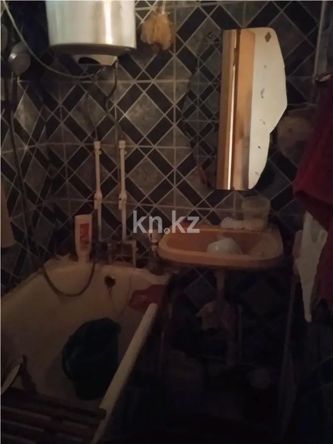 Продажа 3-комнатной квартиры, 52 м², 21 мкр., дом  10 в Караганде - фото 4