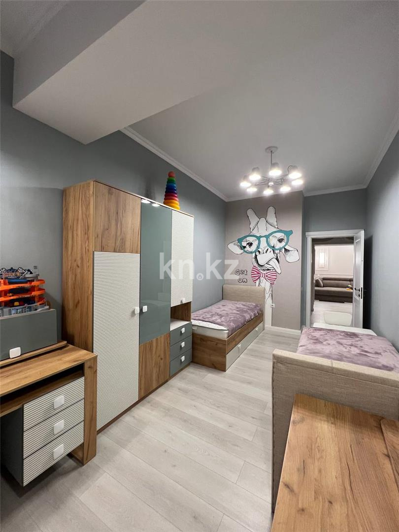 Продажа 4-комнатной квартиры, 124 м², ул. Аманжолова, дом  96/1 в Караганде - фото 11