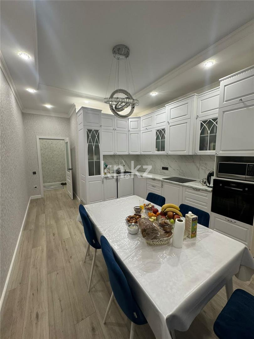 Продажа 3-комнатной квартиры, 94 м², ул. Муканова, дом  1/9 в Караганде - фото 6